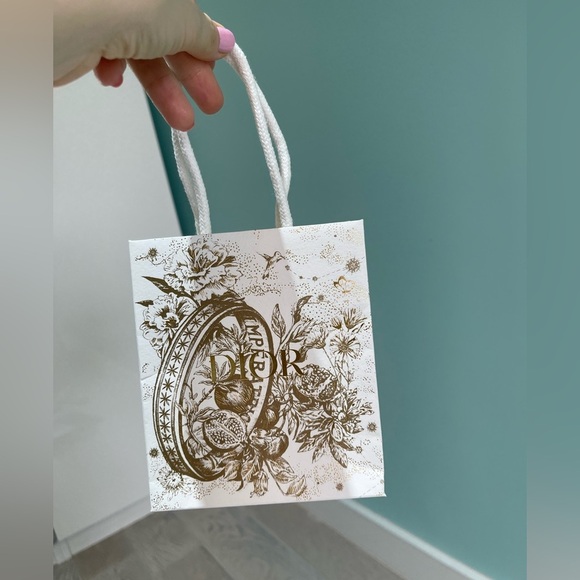 Dior package - Picture 1 of 3